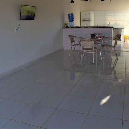 Casa Com 03 Quartos Tendo 02 Com Ar Condicionado No Asfalto A 1,5 Km Do Centro Chapada dos Guimarães Dış mekan fotoğraf